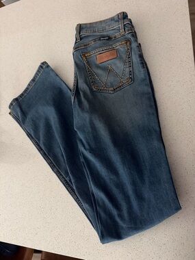 Wrangler Blue Denim Straight-Leg Jeans with Leather Patch